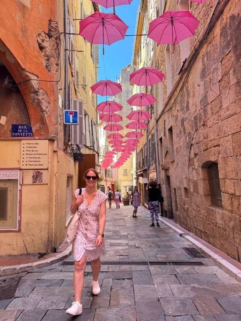 pink_umbrellas_in_grasse_france